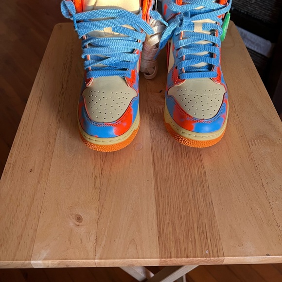 Nike Dunk boys size 5, women’s 6.5 Sneakers in Blue, Orange, and Cream - Picture 2 of 4